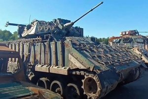 Kas vyksta? Amerikiečių „Bradley“ užfiksuotas su rusišku pabūklu