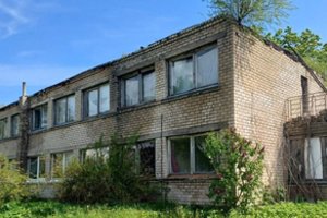 To Lietuvoje dar nebuvo: viename name dovanojami du butai – bet niekas jų nenori