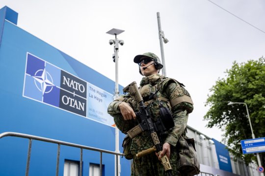 Rusijos grėsmės akivaizdoje viena NATO šalis pradėjo šaukti moteris į kariuomenę