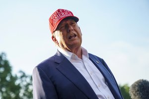 D. Trumpas paskelbė: Izraelis sutiko su 60 dienų paliaubomis