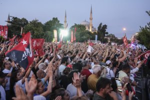 Į opozicijos mitingą Stambule susirinko daugiau kaip 10 000 žmonių