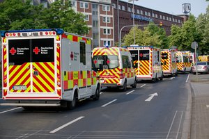 Vokietijoje per karščius sustojus traukiniui dešimtis keleivių teko gelbėti iš įkaitusių vagonų