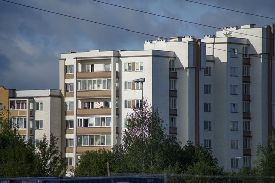 Vyriausybė – už siūlymą padidinti paramą pirmąjį būstą įsigyti planuojančioms šeimoms