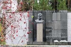 Per komunisto jubiliejaus minėjimą Seimo narys pratrūko: „Jūs patys lendate vienas kitam į s****!“