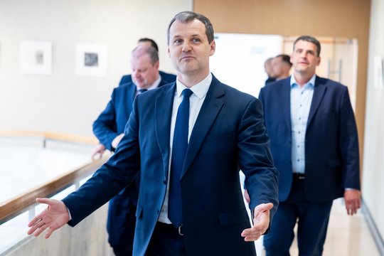 Tiesioginiame eteryje G. Paluckas pasikarščiavo: bandė įgelti žurnalistei