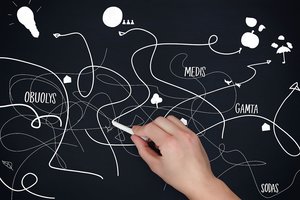 (Ne)atsitiktinės kalbos klaidos – kodėl mums kartais susipina liežuvis, o žodžiai užkrenta?