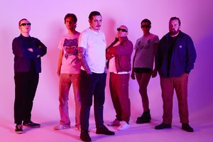 Švedų pankai „Viagra Boys“ pradės turą nuo Vilnius: kodėl jie vadinami muzikos chuliganais?