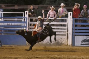 Bulių raitelės – moterys priima iššūkį vyriškame rodeo pasaulyje