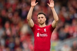 Futbolo žvaigždės mirtį lydi ir šeimos tragedija: trys našlaičiai vaikai ir vos birželį atšoktos vestuvės