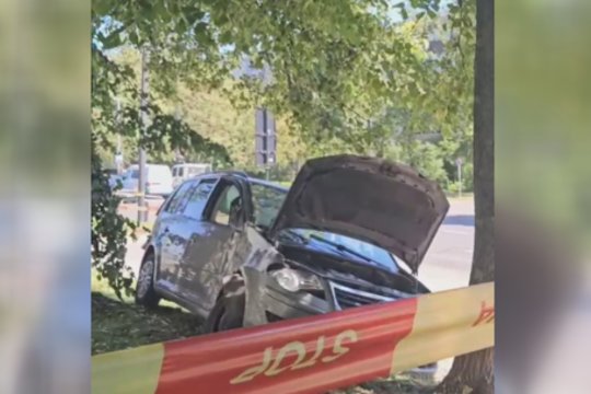 Nufilmavo tragedijos Vilniuje vietą: įraše – vaizdai iš stotelės, kur merginą pražudė įlėkęs „Volkswagen“
