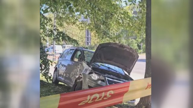 Nufilmavo tragedijos Vilniuje vietą: įraše – vaizdai iš stotelės, kur merginą pražudė įlėkęs „Volkswagen“
