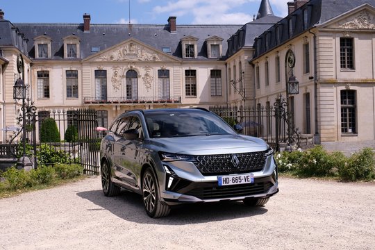 2025 m. „Renault Espace“ testas: vienas iš nedaugelio tokių septynviečių automobilių