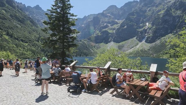 Lenkijoje – aukščiausia temperatūra šiais metais: perspėjo apie pavojingas zonas ir kada nesaugu gerti vandenį