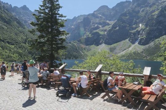 Lenkijoje – aukščiausia temperatūra šiais metais: perspėjo apie pavojingas zonas ir kada nesaugu gerti vandenį