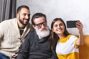Vieta, kur tėvai gali būti jaunesni už savo vaikus: į išskirtinę tradiciją pažvelgė iš arti
