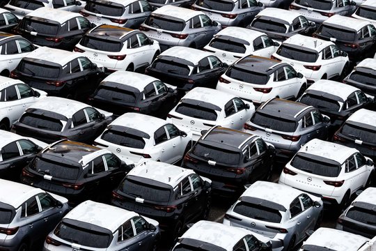 „Stellantis“ atšaukia 636 000 automobilių su dyzeliniais varikliais
