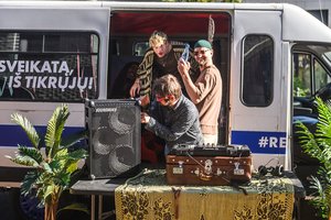 Iš sostinės pajudėjęs kultūrinis turas kviečia nusimesti etiketes: palaikymą reiškė žinomi veidai