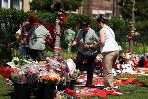 Žuvusios „Liverpool“ žvaigždės gedintys sirgaliai renkasi prie stadiono ir turi prašymą