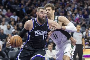 J. Valančiūnas gali grįžti į Europą: lietuvis arti susitarimo su Eurolygos klubu