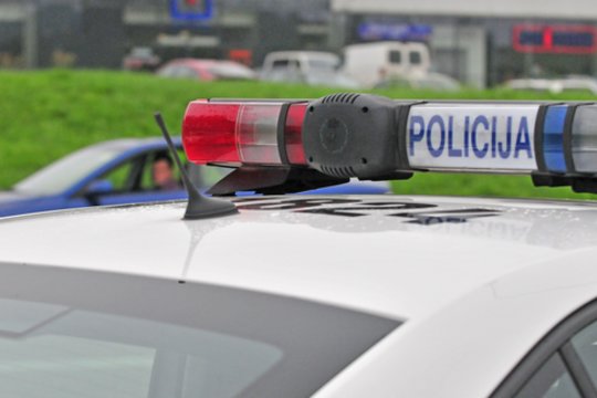 Vilniuje trijų plėšikų užpulta moteris neteko dviejų telefonų ir dviračio