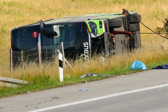 Šiauriau Berlyno apvirtus „FlixBus“ autobusui sužeista 20 žmonių, vienas iš jų – sunkiai