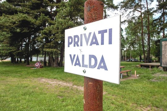 „Privati valda“ ežerų ir upių pakrantėse: paaiškino, kada drąsiai galite ten ilsėtis