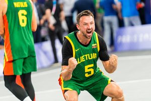 Ant operacinio stalo atsigulęs olimpinis bronzininkas Š. Vingelis sužinojo, kada vėl galėtų žaisti krepšinį