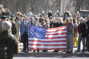 Į Lietuvą atvyko Pabradėje žuvusių JAV karių artimieji: dalyvaus valstybės apdovanojimų ceremonijoje