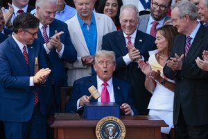 D. Trumpas žada pirmadienį išsiųsti 12 laiškų dėl muitų