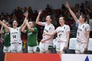 Pergalė beveik 50 taškų skirtumu: jaunosios Lietuvos krepšininkės nušlavė varžoves