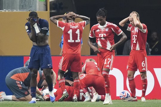 Šokas FIFA pasaulio klubų taurėje – „Bayern“ žvaigždė patyrė šiurpią traumą