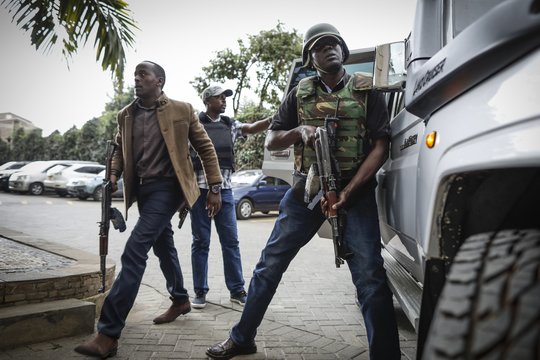 Ginkluoti „banditai“ įsiveržė į žmogaus teisių komisijos būstinę Kenijoje