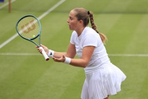 Incidentas Vimbldone: teisėjas prikibo prie latvės aprangos – tenisininkei liepė pakelti sijoną