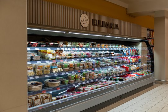 „Maxima“ skelbia vėl sulaukusi tiekėjų prašymų kelti kainas: pastebi naują gaminių brangimo tendenciją