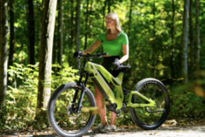 Pasiekia 80 km/h: JAV sukurtas supergalingas kalnų elektrinis dviratis 