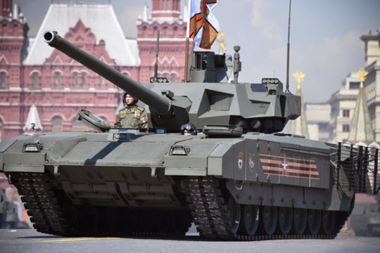 Mūšiuose Ukrainoje taip ir nepasirodė pažangiausias Rusijos tankas – kas vyksta? 