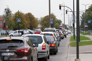 Po eismo įvykio neblaivus vairuotojas slėpėsi laiptinėje: įpūtė daugiau nei 2 prom.
