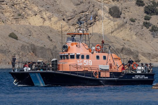 Graikijos pakrančių apsauga netoli Kretos aptiko dar šimtus prieglobsčio prašytojų