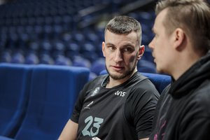 Susituokė krepšininkas Matas Jogėla ir jo mylimoji Greta