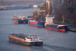 „Financial Times“: didžiausias Europos uostas ruošiasi galimam karui su Rusija