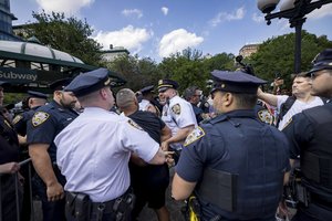 JAV profesoriai teisme kritikuoja propalestinietiškų studentų sulaikymus