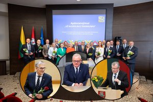 Palepino savus? Prestižiniais apdovanojimais ministras papuošė ir Seimo narius, kolegos apstulbę – „gėda“