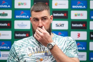 Mįslėmis apie savo ateitį kalbėjęs J. Valančiūnas prasitarė – lauks kelionė į Denverį