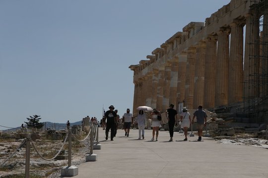 Skelbia, kad daliai dienos bus uždarytas Akropolis