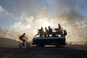 Raudonasis Kryžius: Gazos sveikatos priežiūros sistemą užtvindė žmonės, nukentėję skirstant pagalbą