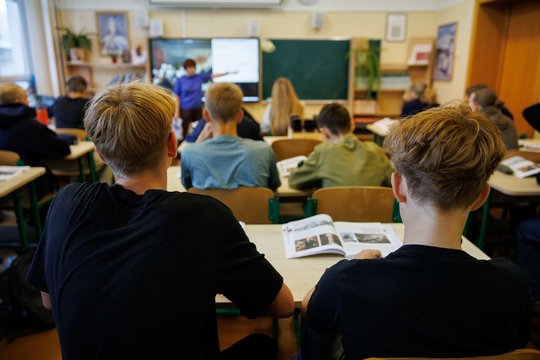Abiturientai prašo sumažinti matematikos egzamino išlaikymo kartelę: protestuos prie Vyriausybės