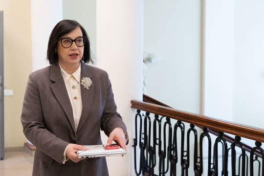 R. Popovienė: prie daugelio abiturientų egzaminų rezultatų nuspręsta pridėti po 10 taškų