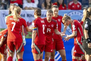 Incidentas Europos moterų futbolo čempionate – komandos autobusas pateko į avariją