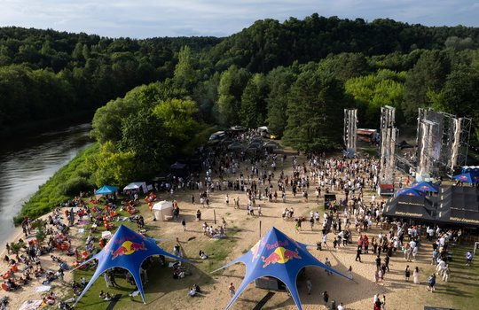 Po audringo festivalio sostinės pliaže – audra dėl pinigų: metė rimtus kaltinimus ir skelbia paiešką  