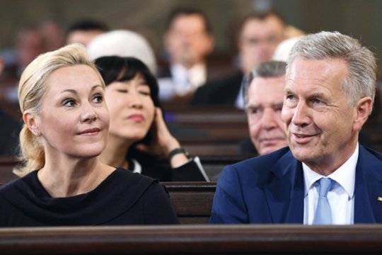 Buvusio Vokietijos prezidento santuoka ir vėl baigėsi fiasko: žmona nebeslepia aistros asmens sargybiniui